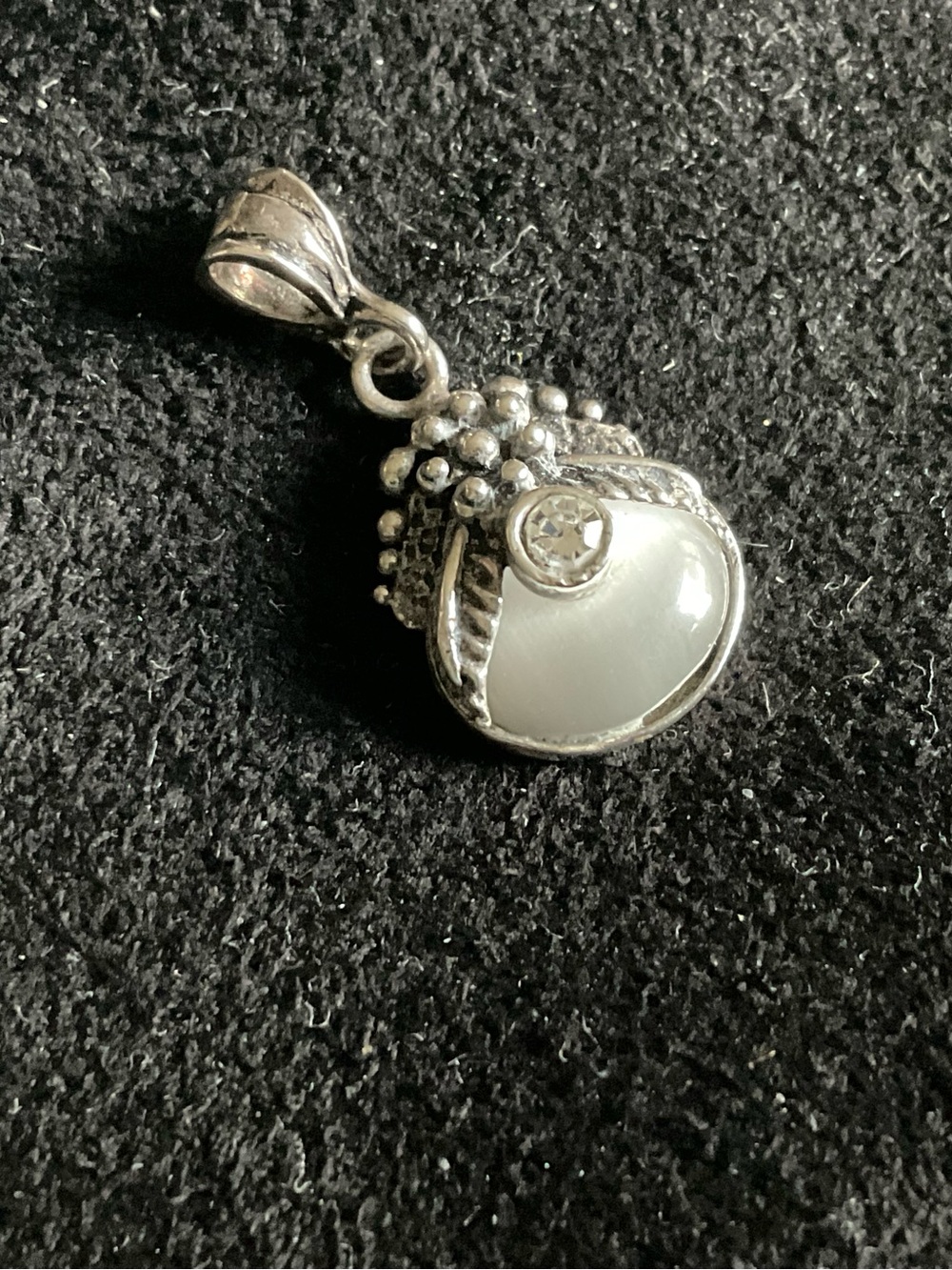 Vintage Silver White Stone Pendant - Free gift 🎁
